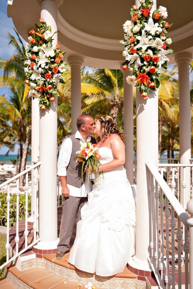 Wendy & Mark’s Intimate yet Entertaining Wedding at Riu Palace Riviera Maya