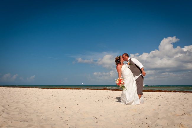 Wendy & Mark’s Intimate yet Entertaining Wedding at Riu Palace Riviera Maya