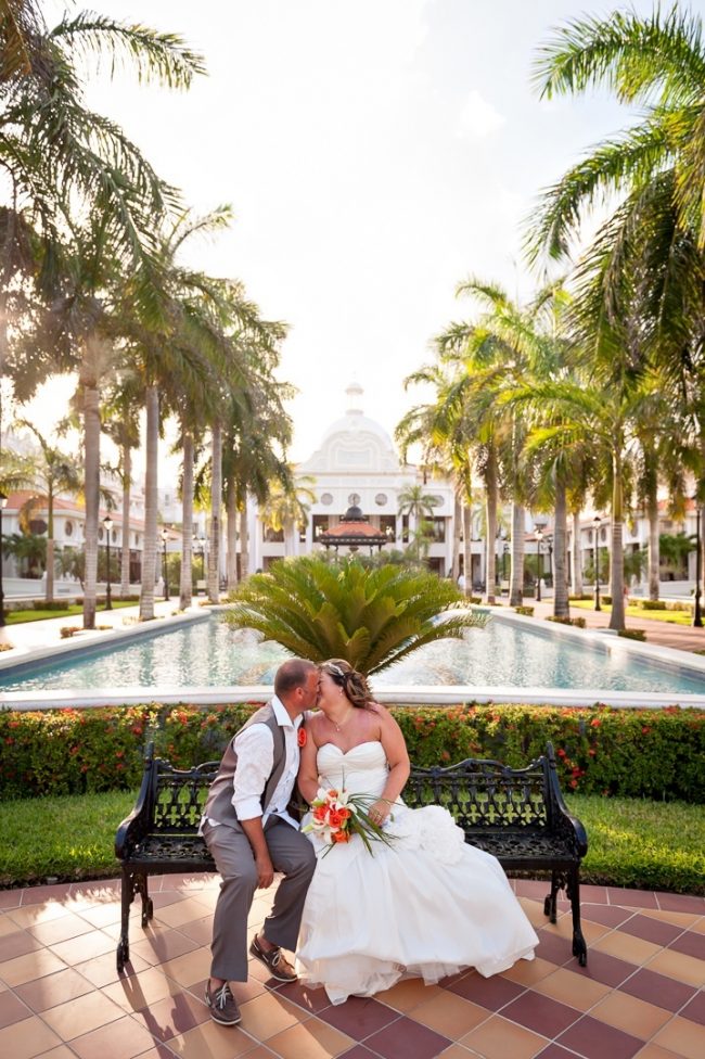 Wendy & Mark’s Intimate yet Entertaining Wedding at Riu Palace Riviera Maya