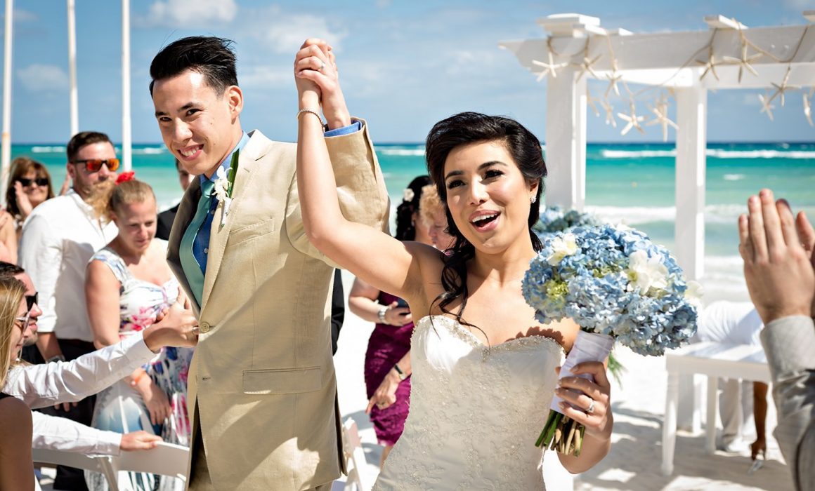 Melissa & Chris’s Lively Wedding & Beach Bash at Grand Palladium Riviera Maya