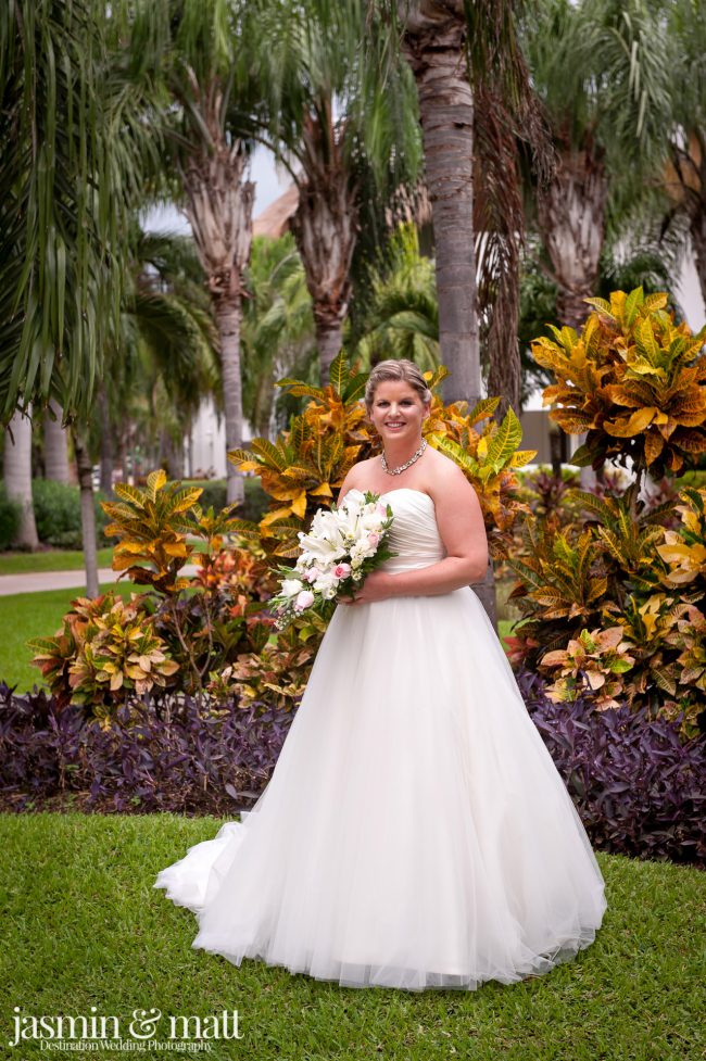 Stephanie & Nico's Canadian-Columbian Wedding at Grand Sunset Princess